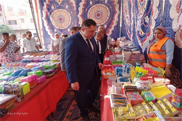  نائب محافظ القاهرة يفتتح معرض المستلزمات المدرسية