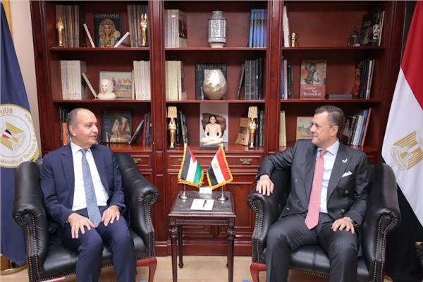  وزير السياحة والآثار وسفير المملكة الأردنية الهاشمية بالقاهرة