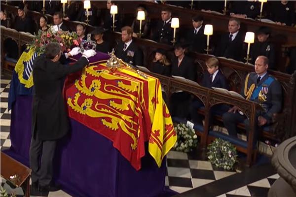 بدء صلاة الجنازة على الملكة إليزابيث الثانية 