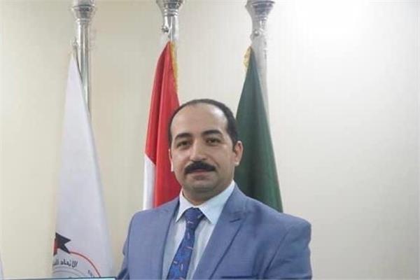الدكتور محمد سيف الأمين العام للنقابة العامة للأطباء البيطريين