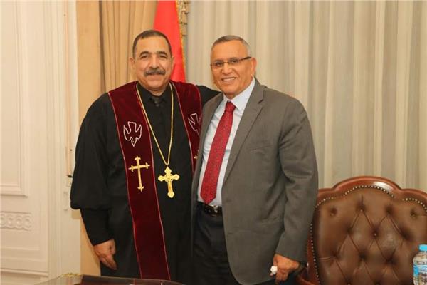  الدكتور عبد السند يمامة رئيس حزب الوفد يستقبل راعي الكنيسة المعمدانية