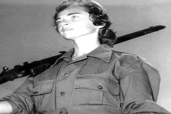 رتيبة الحفنى عندما تطوعت فى المقاومة الشعبية 1956
