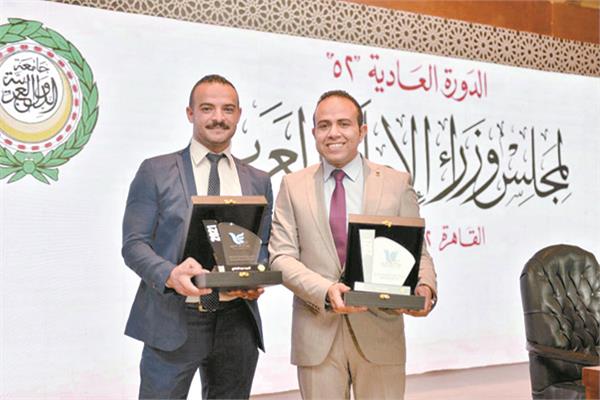 الزميلان أحمد سعد وأحمد عبد الهادى يتسلمان الجوائز