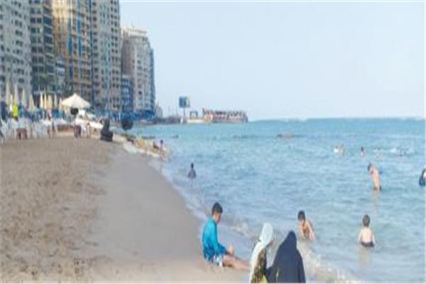 الخريف فرصة للهدوء والاستجمام على شواطئ الإسكندرية 