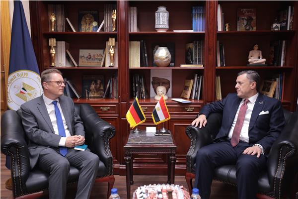 وزير السياحة والآثار يبحث مع سفير ألمانيا بالقاهرة سبل تعزيز التعاون بين مصر وألمانيا 