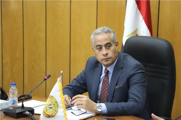 وزير القوى العاملة  حسن شحاتة  