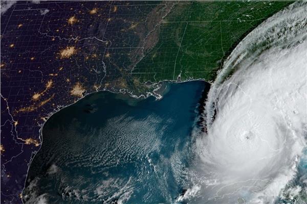 إعصار «إيان» يضرب شواطئ فلوريدا