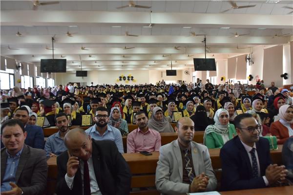 رئيس جامعة مدينة السادات  يشهد تكريم المتفوقين من خريجى دفعة ٢٠٢٢