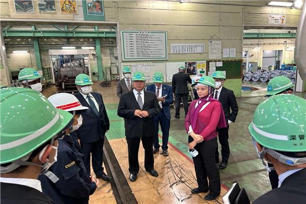 وزير النقل خلال زيارته لمركز تدريب طوكيو مترو
