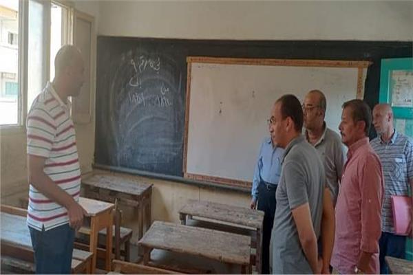 مدير تعليم المنوفية يواصل جولاته الميدانية لمتابعة استعدادات بعض المدارس