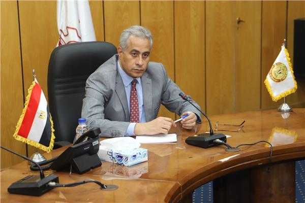 وزير القوي العاملة حسن شحاتة