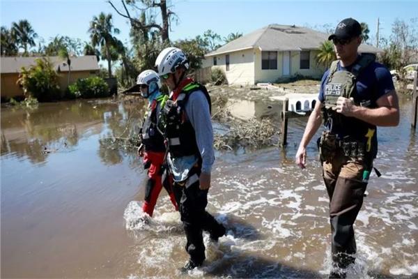 عناصر الإنقاذ في مقاطعة لي بولاية فلوريدا 