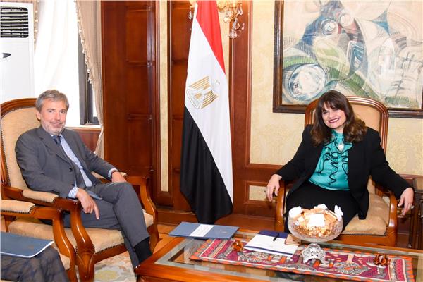 وزيرة الهجرة تستقبل السفير الإيطالي لدى مصر