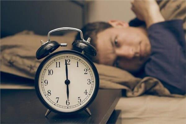 مخاطر تأجيل المنبه لإكمال النوم