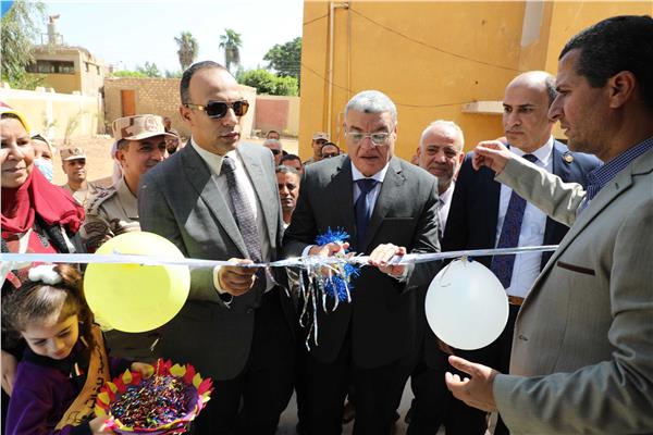 محافظ المنيا يفتتح المدرسة الرسمية للغات بمركز أبو قرقاص