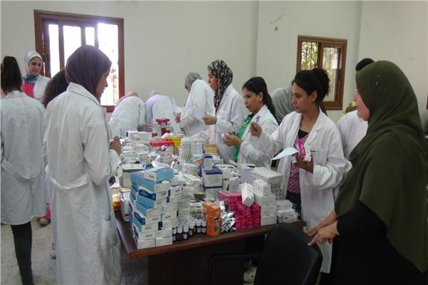قوافل جامعة المنيا تواصل خدماتها الطبية