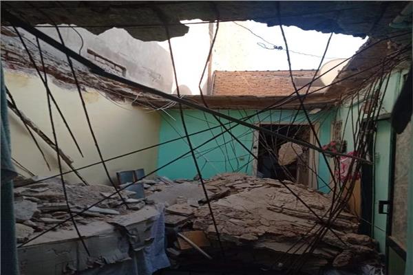 بالصور انهيار سقف منزل من ٣ طوابق  بطنطا فجأة اثناء تركيب مروحة 