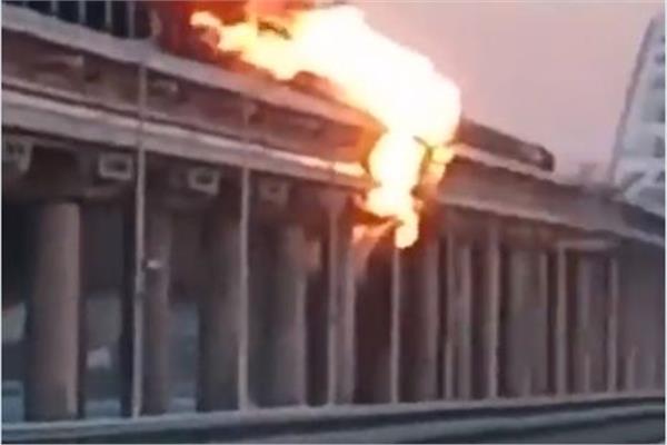 انفجار في جسر يربط روسيا بالقرم 