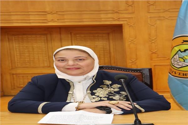 الدكتورة هناء العبيسي، عميدة كلية طب البنات جامعة الأزهر بالقاهرة