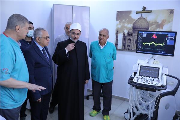 الدكتور سلامة داود رئيس جامعة الأزهر خلال زيارة تفقدية للمركز الإسلامي لأمراض القلب