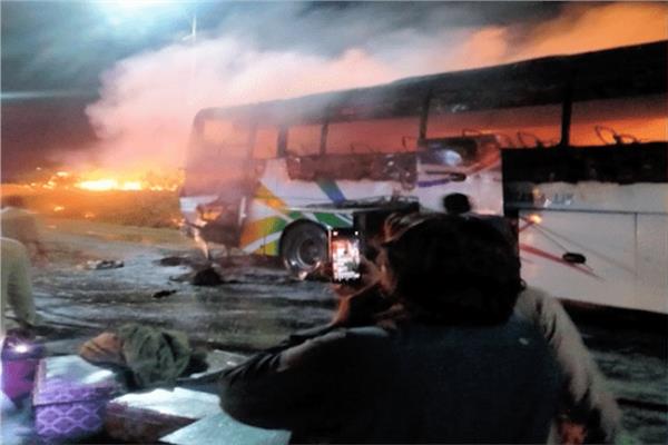 مقتل 17 شخصًا على الأقل في حريق حافلات جنوب باكستان