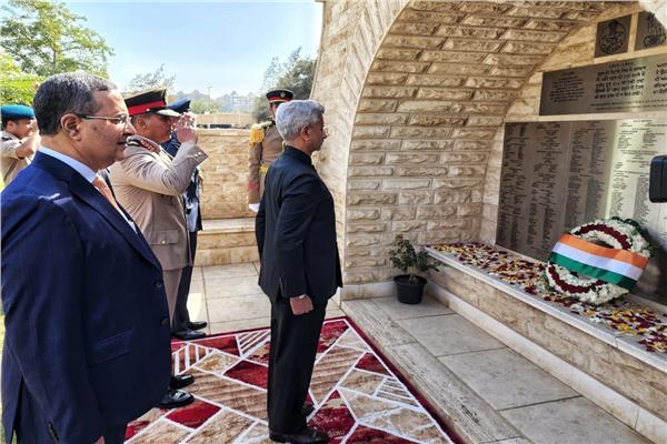 وزير خارجية الهند يزور مقابر الكومنولث بمصر الجديدة 