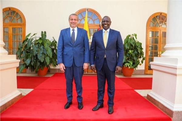 السفير المصري، مع رئيس جمهورية كينيا 