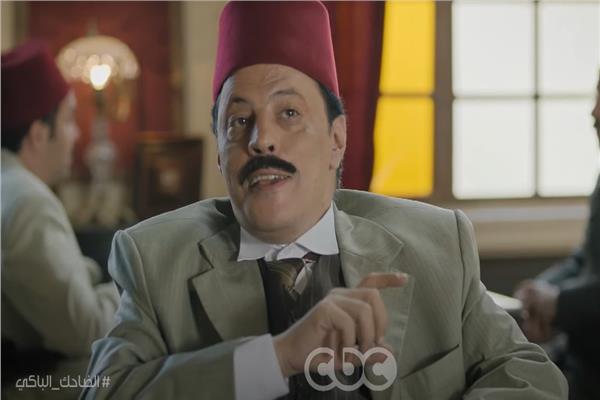 عمرو عبد الجليل في لقطة من مسلسل الضاحك الباكي