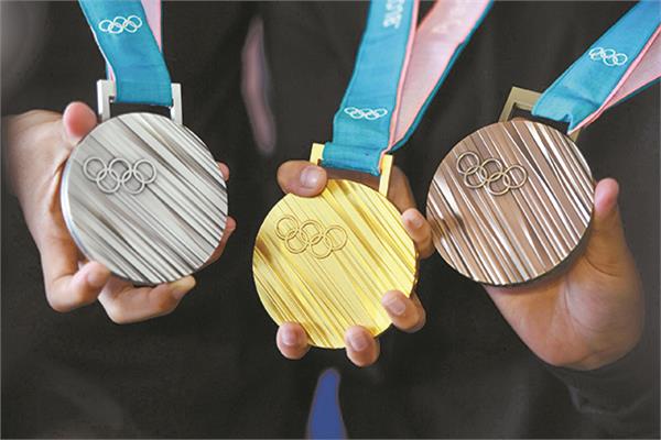 صورة تذكارية للميداليات الأوليمبية