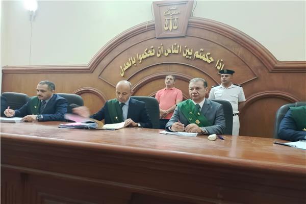 هيئة المحكمة برئاسة المستشار عبدالكريم شامخ زقي