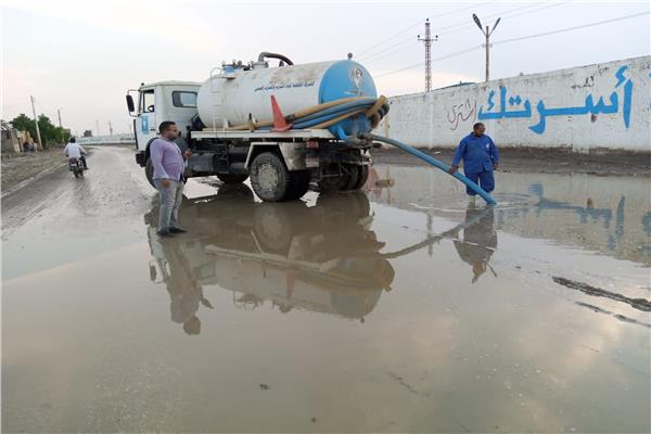 محافظ الفيوم يتابع  أعمال رفع تراكمات مياه الامطار