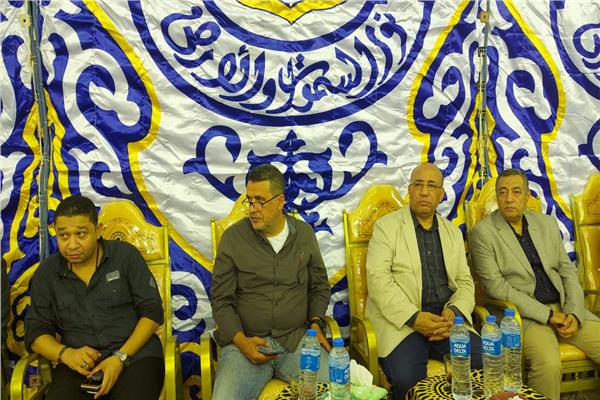 الأستاذ جمال الشناوي رئيس التحرير ولفيف من القيادات الصحفية بالمؤسسة في عزاء الزميل