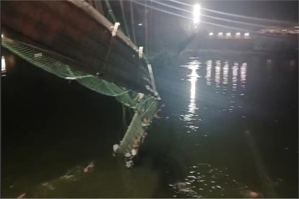 انهيار جسر في ولاية كجرات الهندية