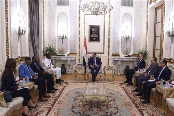 رئيس الوزراء يلتقى سفير سيراليون بالقاهرة     