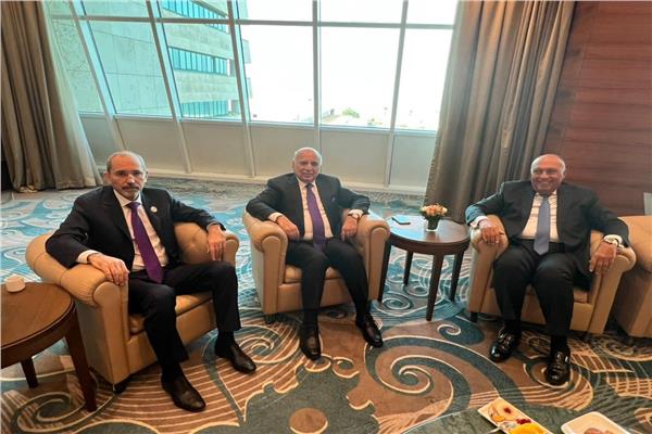اجتماع وزراء خارجية مصر والأردن والعراق على هامش الاجتماعات التحضيرية للقمة العربية  