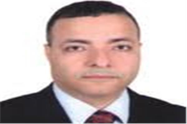 الدكتور عبد الحميد نوار الاستاذ المساعد بكلية الاقتصاد والعلوم السياسية