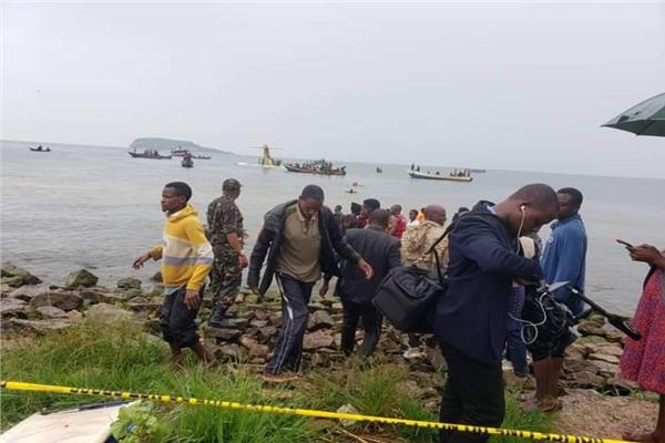 بعد فشل الهبوط بمطار تنزانيا سقطت الطائرة في بحيرة فيكتوريا
