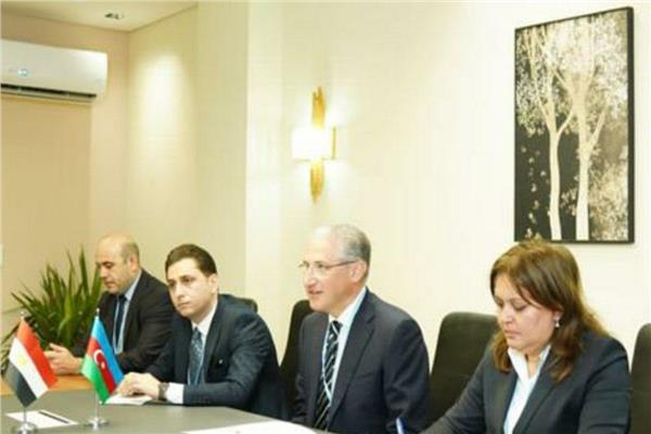 وزير البيئة الاذربيجاني يشيد بجود مصر لاستضافة قمة المناخ 