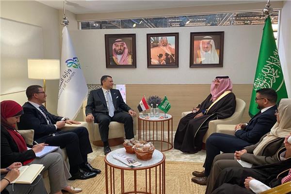 وزير السياحة والآثار يلتقي مع وزير السياحة السعودي