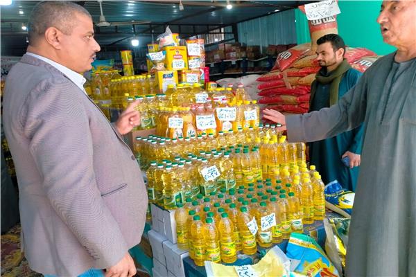 المحاسب خالد النمر يتفقد المعرض الدائم لبيع السلع الغذائية