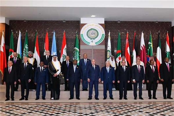 صورة تذكارية لاجتماع القادة العرب