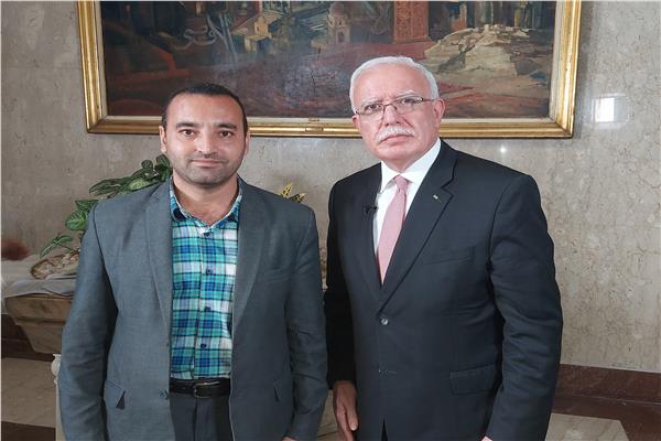 رياض المالكى وزير خارجية فلسطين مع محرر بوابة أخبار اليوم