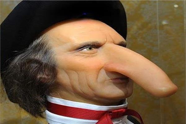 توماس ويدرس صاحب أطول أنف في العالم