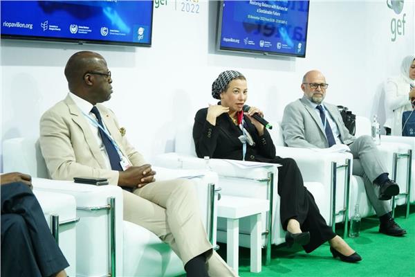 الدكتورة ياسمين فؤاد وزيرة البيئة والمنسق الوزارى ومبعوث مؤتمر المناخ COP27