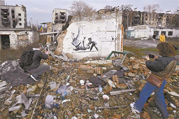 مبنى مدمر قرب كييف