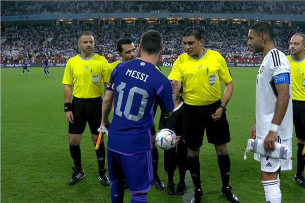 إبراهيم نور الدين يحتل التريند بعد تحكيمه مباراة الأرجنتين والإمارات