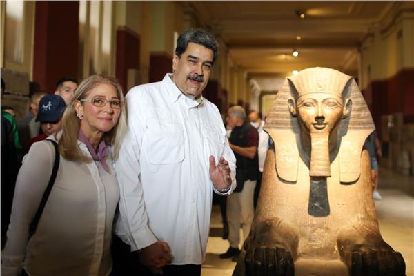 رئيس فنزويلا نيكولاس مادورو داخل المتحف المصري