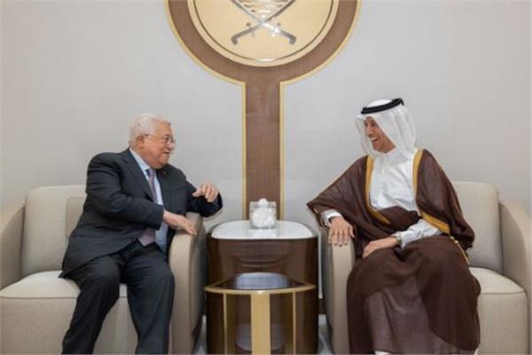 محمود عباس ووزير الدولة القطري