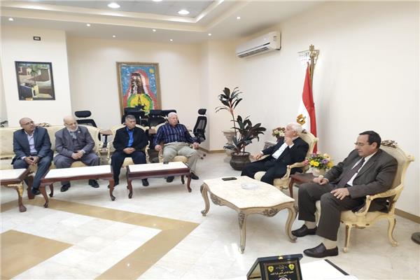 محافظ شمال سيناء يلتقي أعضاء جمعية قدامى اللاعبين