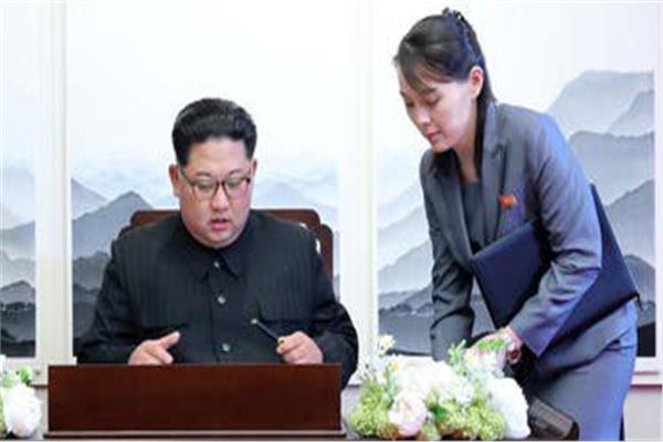 الزعيم الكوري الشمالي كيم يونج أون وشقيقته